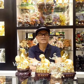 Chú Lén - khách hàng mua cây tài lộc KC094, KC026, tượng chó vàng kéo xe C023A và thỏ vàng trên châu đỏ H424G