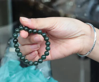 Chuỗi Phỉ Thúy xanh đậm A+ 8 li S6398