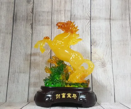 Thần ngựa cam vàng lưu ly trên trúc ngọc xanh đế gỗ - Tài Phú Bảo Mã LN126